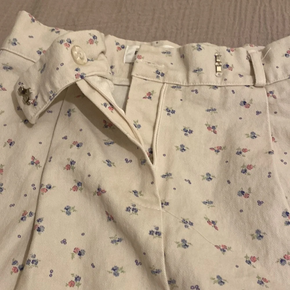 PINKYOTTO New York Floral Mini Skirt. Size S